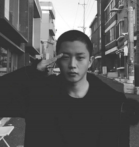 Nam diễn viên Kim MinSeok, một mánh khóe để bắt một tên tội phạm mãn nhãn ... "Những gì bạn nên làm" trong một kỳ nghỉ quân sự với Sohn MinHo của cùng một văn phòng