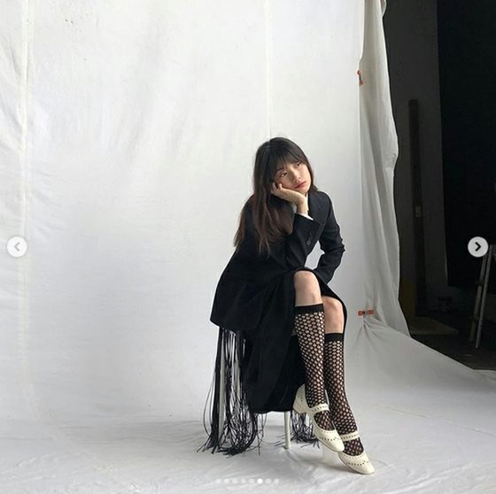 Suzy (cựu hoa hậu A), chân váy đẹp mặc quần lưới trong chụp ảnh