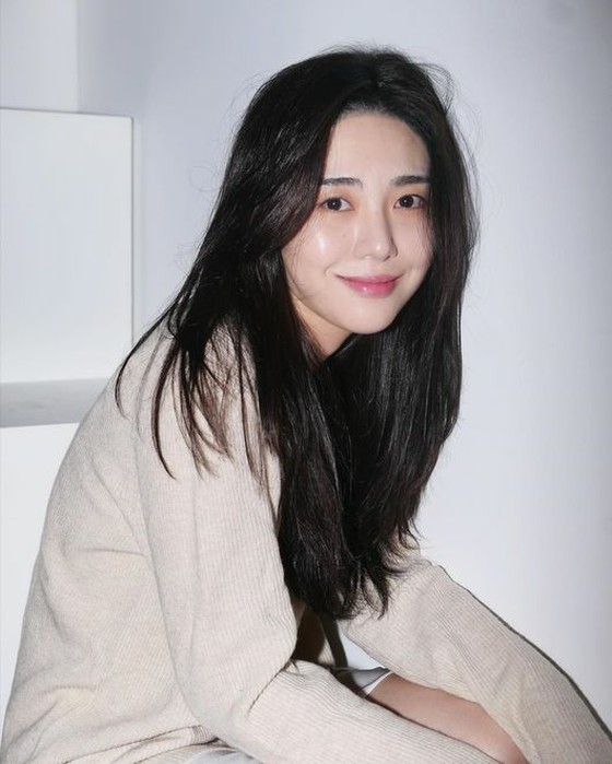 Kwon Mina (cựu AOA) tiếp tục lộ diện lần đầu tiên sau một tháng sau lời xin lỗi của Jimin ... "AOA là người ngoài cuộc"