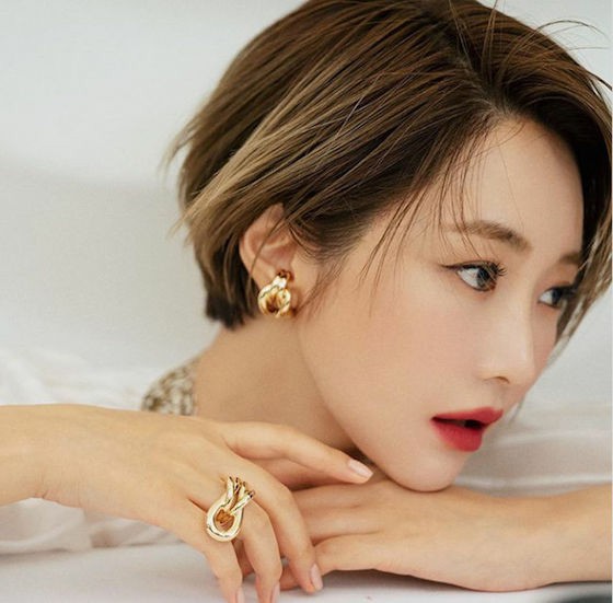 Nữ diễn viên Ko Jun Hee, “Sickness I Want to Short” đã được kích hoạt… “Vẻ đẹp quyến rũ” kêu gọi cho màu son đỏ hết hàng