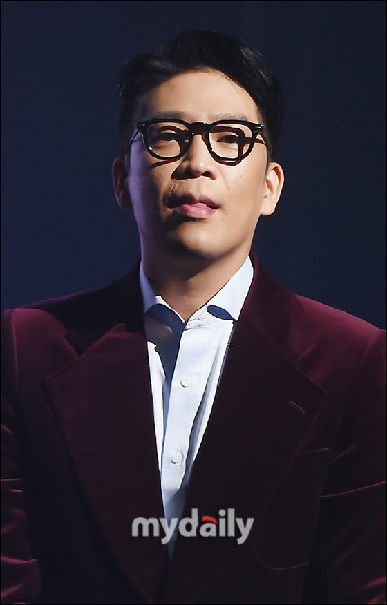 Ca sĩ MC Mong không khai 70.000 USD tiền mặt ... bị hải quan sân bay bắt quả tang