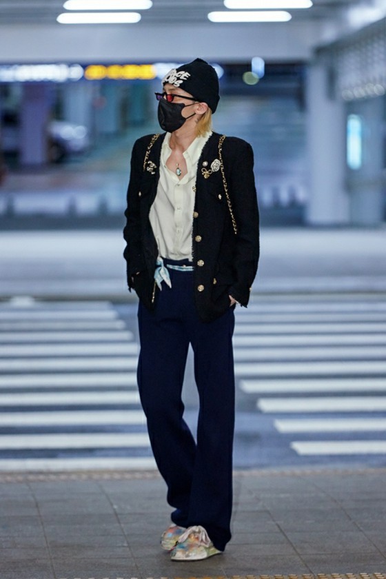 GDragon BIGBANG diện đồ nữ đi xem show thời trang của Chanel