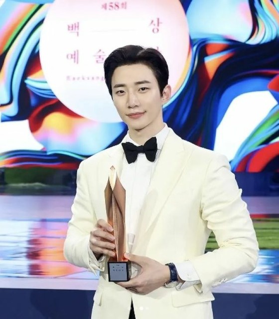 "Chủ nhân" JYPark, JUNHO (2PM) ca ngợi giải thưởng tại Baeksang Arts Awards ... "Con người chân thật, trung thực và khiêm tốn, tự hào"
