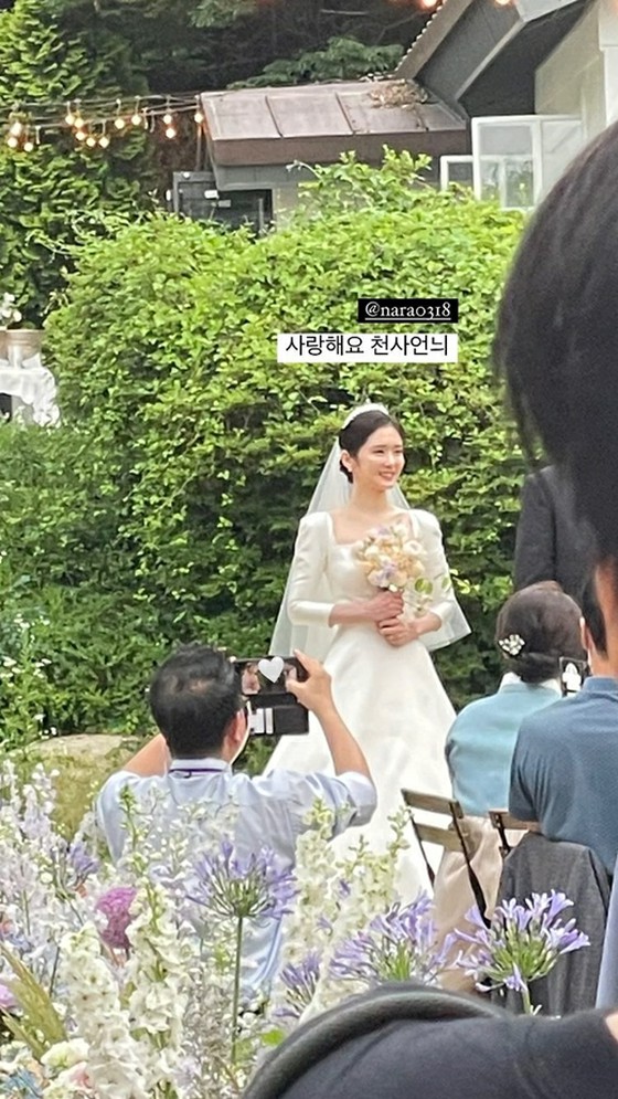 Nữ diễn viên Lee Chung Ah tiết lộ váy cưới "Jang Na-ra" hạnh phúc