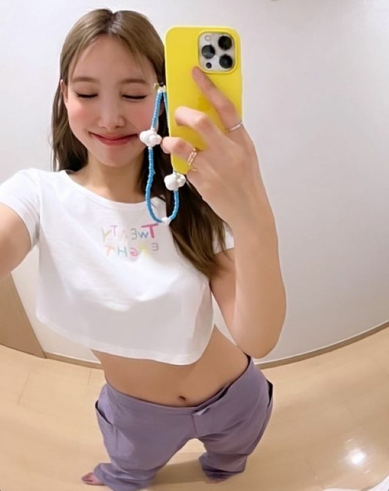 "TWICE" NAYEON, đáng yêu dù chỉ nhìn thoáng qua bụng? Thắt lưng là một "số ít" phi thực tế