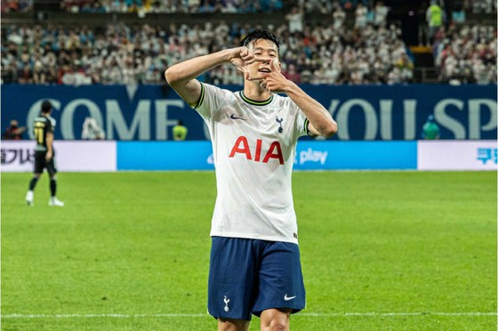 Son lập hat-trick gấp 300 lần