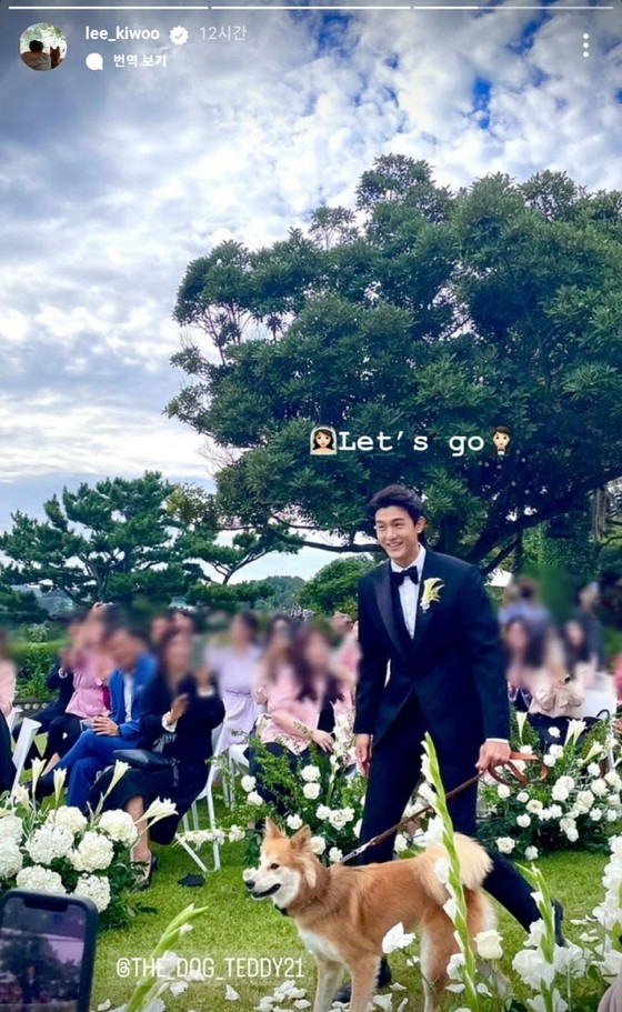 Nam diễn viên Lee Ki Woo tiết lộ lễ cưới ngoài trời ... Vào nhà với chú chó của anh ấy trong bộ lễ phục