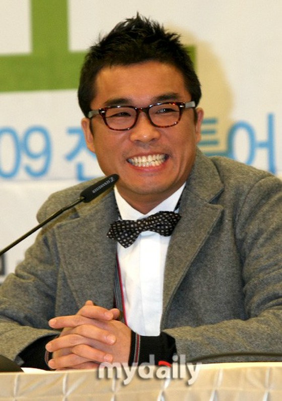Ca sĩ Kim Gun Mo giải quyết cáo buộc tấn công tình dục