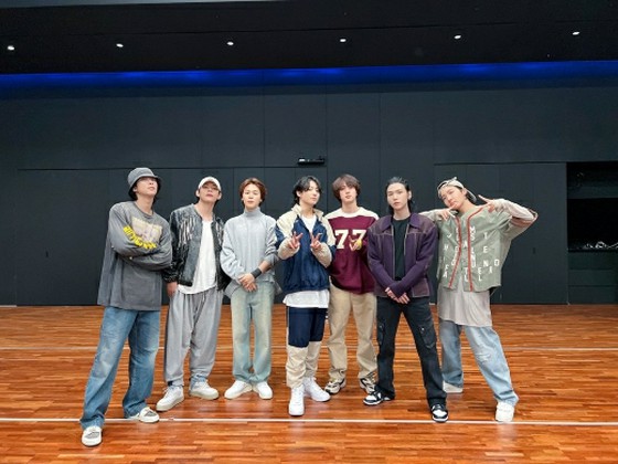 Các thử thách vũ đạo “BTS” và “Run BTS” đang bùng nổ trong thế giới giải trí… Các nhóm nhạc trẻ và diễn viên Nhật Bản
