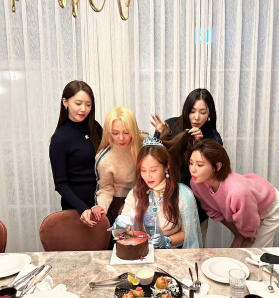 "SNSD (Girls' Generation)" chuẩn bị tiệc sinh nhật sành điệu cho YURI