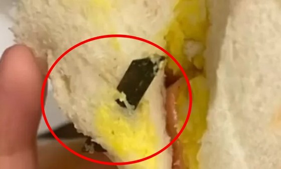 ``Lưỡi cắt'' từ bánh mì tại tiệm bánh nổi tiếng Trung Quốc … Phía cửa hàng đưa ra phương án trả thưởng ``bí ẩn'' = Truyền thông Hàn Quốc
