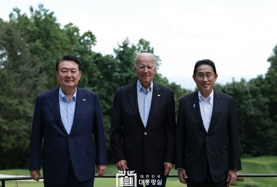 <W Commentary> Các nhà lãnh đạo của Nhật Bản, Hoa Kỳ và Hàn Quốc nhấn mạnh rằng ba nước đang ở trong một “kỷ nguyên mới” = Tuần trăng mật sẽ được duy trì?