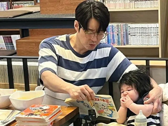 “ドラえもん英才教育もバッチリ”シム・ヒョンタク、キャラクターを産んだ？18歳差日本人妻との息子が人形みたいにキュート「カップルルックデート」