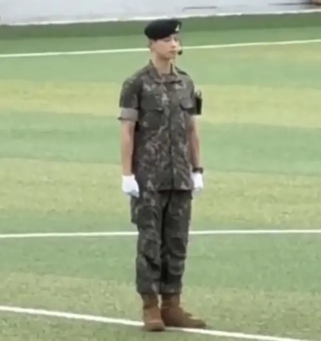 「ASTRO」チャウヌ、修了式に訓練兵代表として参加