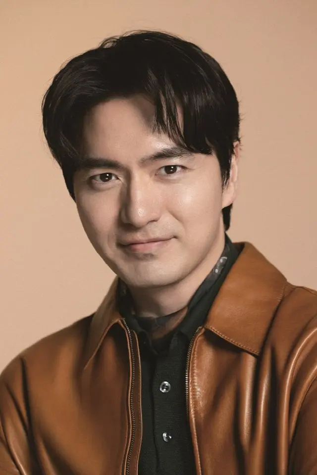 【インタビュー】「エスクァイア」イ・ジヌク、チョン・チェヨンと16歳の年の差「ロマンスNO！」