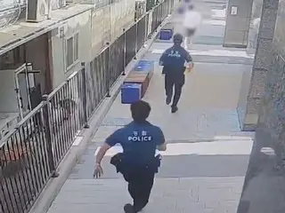 Một người đàn ông ném tàn thuốc lá xuống đường đã bị cảnh sát bắt giữ và truy nã vì tội bạo lực (Hàn Quốc)