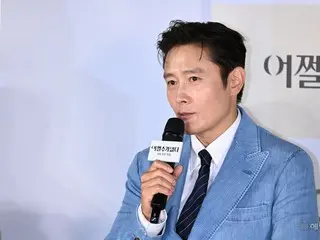 Lee Byung-hun của bộ phim "Hadakara" nhận giải Thành tựu đặc biệt tại Liên hoan phim quốc tế Toronto... Đạo diễn Park Chan-wook nhận giải thưởng