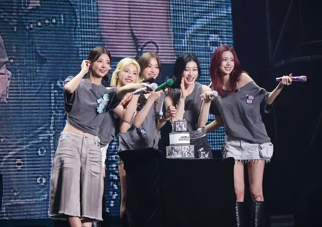 「ITZY」が20日午後5時、ソウル江西区KBSアリーナで4度目の公式ファンミーティング「ITZY The 4th Fan Meeting ITZY MIDZY, LET'S FLY! “ON AIR”」を開催した。