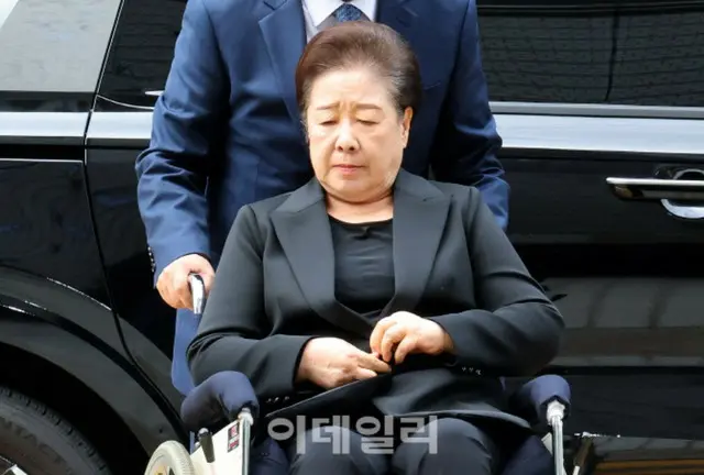 先月22日、ソウル市瑞草区のソウル中央地方裁判所で開かれた拘束前被疑者尋問に出席する旧統一教会の韓鶴子総裁 （写真＝イーデイリー）