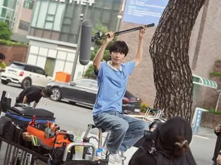 Phim ra mắt với doanh thu phòng vé cao nhất Hàn Quốc! Hong Kyung cũng tham gia đội ngũ âm thanh của đạo diễn "Let Me Hear Your Voice"! "Họ như chị em ruột" - Đừng bỏ lỡ bầu không khí giữa Roh Yoon Seo và Min Ju nhé!
 ! Những bức ảnh hậu trường đã được công bố!