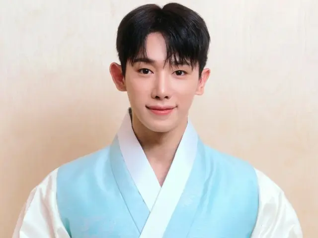 WONHO (WONHO) mặc hanbok chúc mừng lễ Chuseok, "Chúc mọi người một lễ Chuseok thịnh vượng"