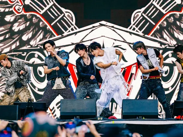 "RIIZE" biểu diễn tại "ACL Festival" của Hoa Kỳ...màn trình diễn trực tiếp hoàn hảo với micro cầm tay