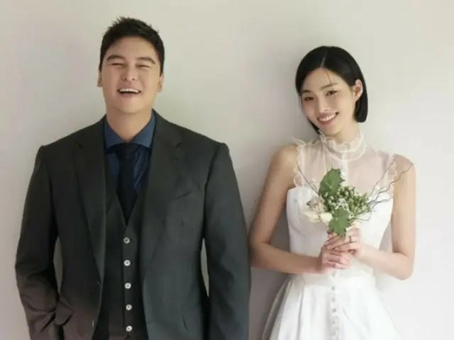 Chúc mừng ra mắt bộ ảnh... Vẻ ngoài thon gọn của cặp đôi Lee Jang Woo và Cho Hye Won gây "bất ngờ"