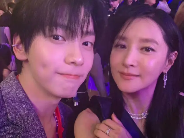 女優イ・ヨンエ、「TOMORROW X TOGETHER」スビンと仲睦まじいツーショット…娘の代わりに願い成就01