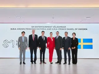 Công chúa Victoria của Thụy Điển đến thăm SM Entertainment tại Hàn Quốc... Hearts2Hearts chuẩn bị quà tặng