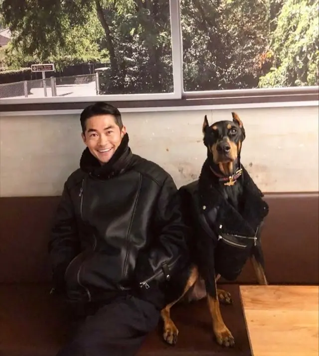 俳優ペ・ジョンナム、愛犬ベルが虹の橋を渡る…「パパ、頑張るね」と最後のあいさつにオム・ジョンファやイ・ハニらも励ましのメッセージ