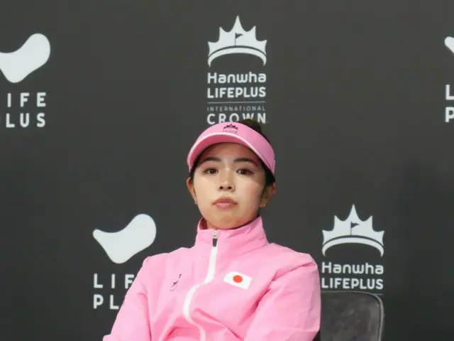 記者会見に臨む山下美夢有(写真:wowKorea)