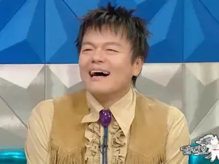 Tòa nhà "cấp bộ trưởng" JY Park, tòa nhà cũ của JYP là nơi ở của Rain (Bi) và Wonder Girls, trong khi tòa nhà mới là nơi ở của TWICE và Stray Kids.
 Trẻ em" = được đề cập trong "Radio Star"