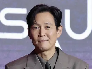 Lee Jung-jae quyên góp 11 triệu won để giúp đỡ phụ nữ và trẻ em gái có hoàn cảnh khó khăn