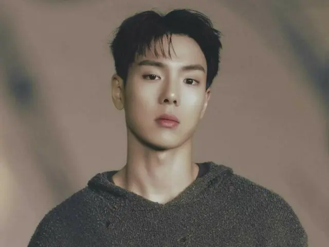 SHOWNU và MINHYUK của MONSTA X phát hành ảnh concept cho bài hát đầu tiên của họ tại Mỹ sau bốn năm, "Baby Blue"