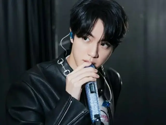 "Hào quang hoàng tử" của JIN (BTS) thật độc đáo... Trang phục biểu diễn GUCCI của anh ấy một lần nữa trở thành chủ đề nóng