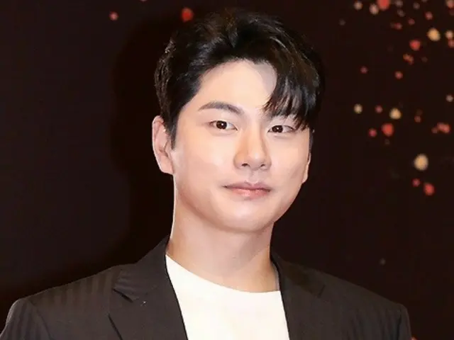 Nam diễn viên Lee Yi Kyung bất ngờ rời khỏi "Superman Returns" sau "What Do You Do When You Play?"... Có phải do tranh cãi về tin đồn tổng hợp AI không?