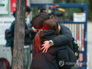 Phụ huynh và giáo viên Hàn Quốc khuyến khích học sinh "làm hết sức mình" trong kỳ thi tuyển sinh đại học