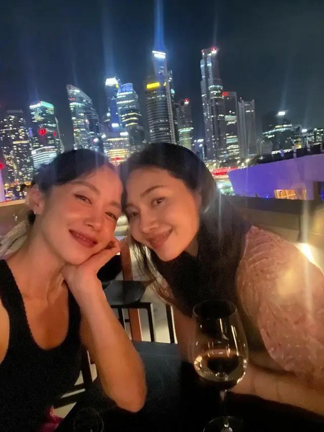 女優チェ・ヒソ、ソン・ヘギョに続きチョン・ドヨンとワイン一杯…「驚くべき人脈」