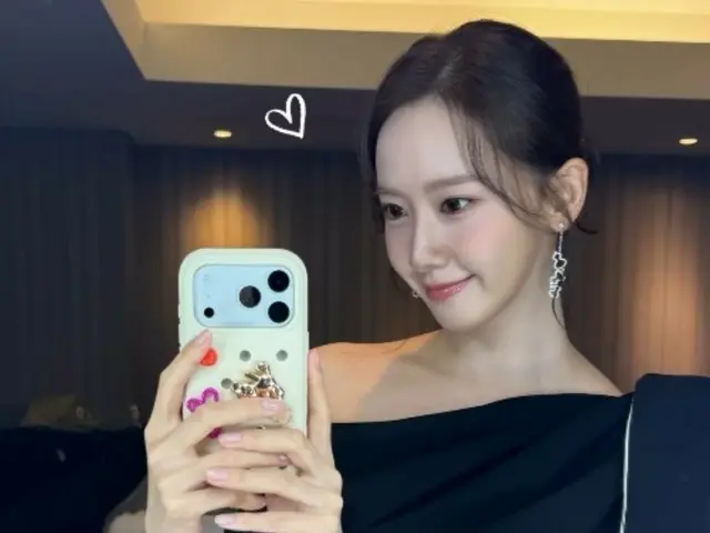 Yoona (Girls' Generation) táo bạo khoe bờ vai trần... và trình diễn ca khúc "Yunphrodite" đầy tao nhã