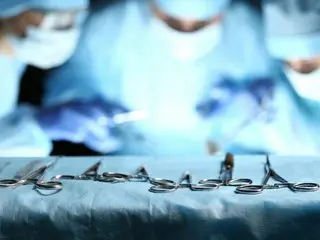 Một phòng khám nha khoa nổi tiếng ở Gangnam, Seoul, yêu cầu một nhân viên nghỉ việc hai ngày sau khi vào làm tại công ty phải trả 1,8 triệu won.