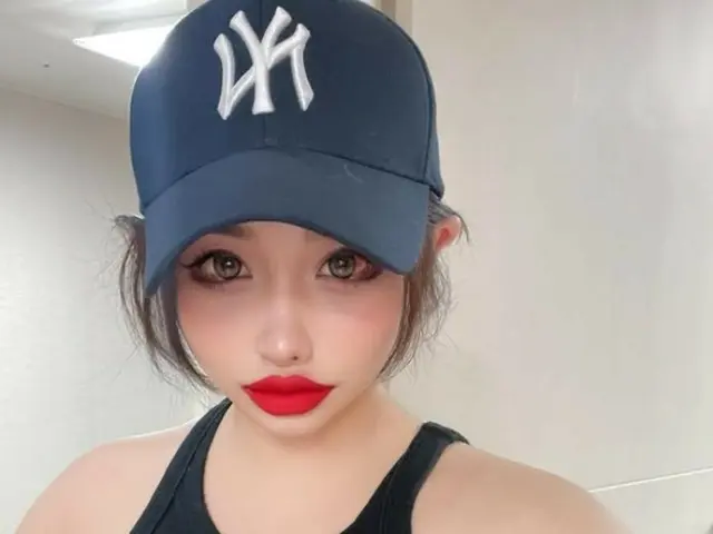 BOM (2NE1) đưa ra bình luận ý nghĩa về tình trạng điều trị gần đây của cô sau khi tạm dừng hoạt động