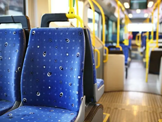 "Xe chở thanh thiếu niên lao xuống hồ bơi ở Pháp giữa đại dịch khí cười" - Truyền thông Hàn Quốc