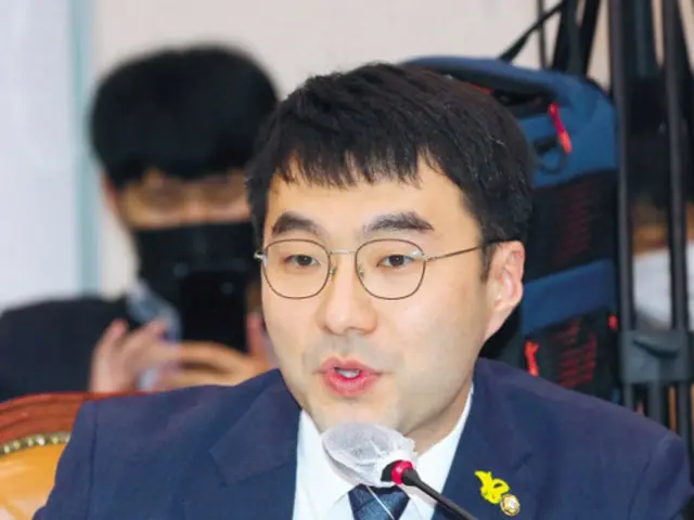 Người phát ngôn của Tổng thống: "Việc từ chức của Kim Nam-gyeok là do lo ngại về gánh nặng đối với các vấn đề quốc gia... Không có bằng chứng về sự can thiệp của nhân sự" (Hàn Quốc)