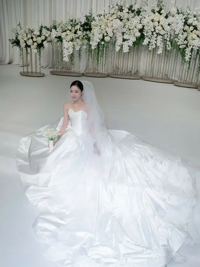 ウンジョン（T-ARA）、キム・ビョンウ監督と結婚 「お互いを尊重し、人生を歩む」…自身のインスタで公開2