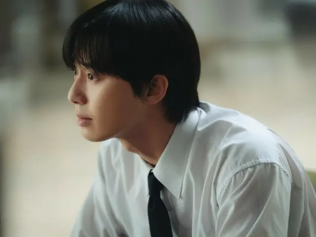 Park Seo Jun chinh phục khán giả bằng câu chuyện tình yêu đầu đầy nước mắt! ... Đầy quyến rũ trong "Ngày Mai Sẽ Khác"