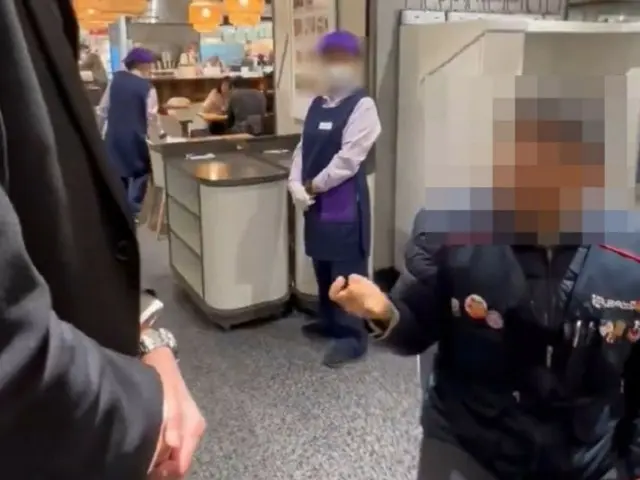 「労組のチョッキは脱いでください」…ロッテ百貨店が客に要求し、物議を醸す＝韓国