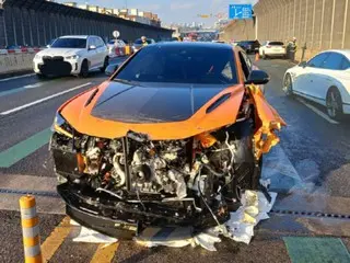 Xe Lamborghini vượt qua vạch kẻ giữa đường và đâm vào ba xe khác, trong đó có một chiếc Porsche... Các quy định giao thông tại Hàn Quốc