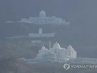 Trụ sở cũ của Giáo hội Thống nhất và các tài sản khác bị khám xét vì cáo buộc quyên góp tiền và hàng hóa cho các chính trị gia.