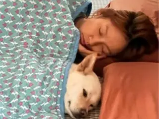 Ca sĩ Lee Hyo Ri ngủ chung giường với chú chó của mình...Ngôi sao hàng đầu trông vẫn xinh đẹp ngay cả khi không trang điểm