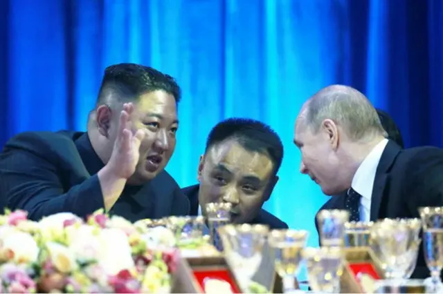 露朝首脳が約4年半ぶりに「対面」…プーチン氏「あらゆるテーマを論議」